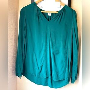Old Navy Women’s green rayon long sleeve V-neck blouse, Sz XS